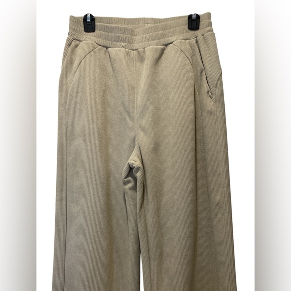 Halara high waisted pocket wide leg corduroy  pants almond milk size M - Picture 2 of 4